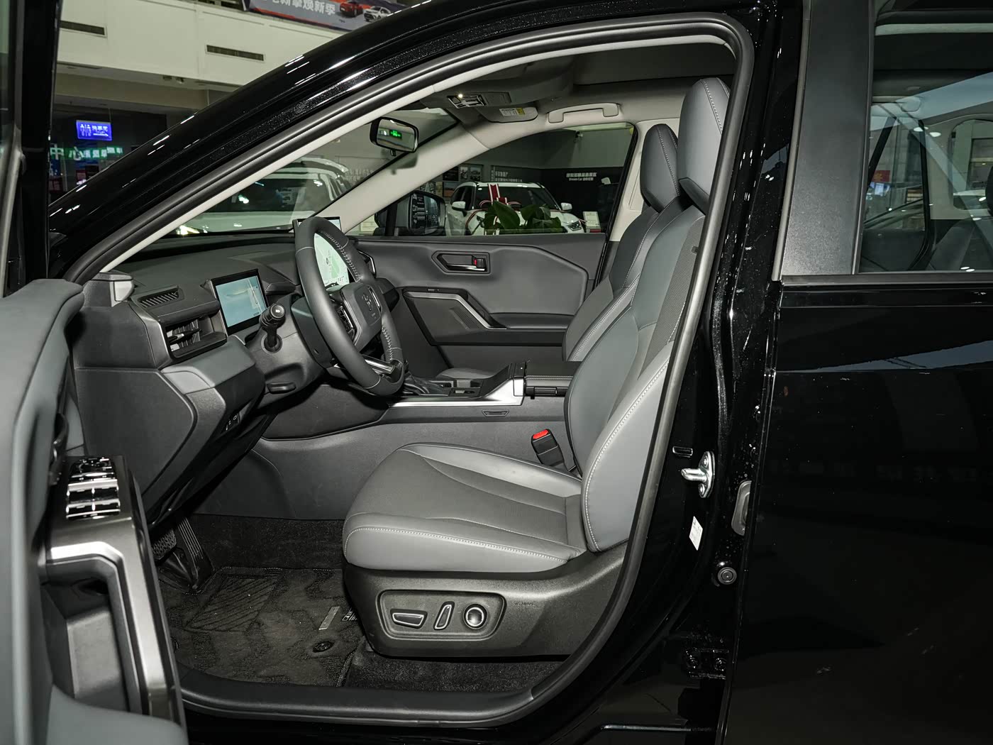 Rav4荣放 2026 款 2.0L四驱豪华版