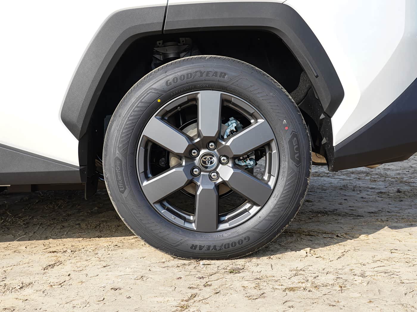 Rav4荣放 2026 款 2.0L四驱豪华版