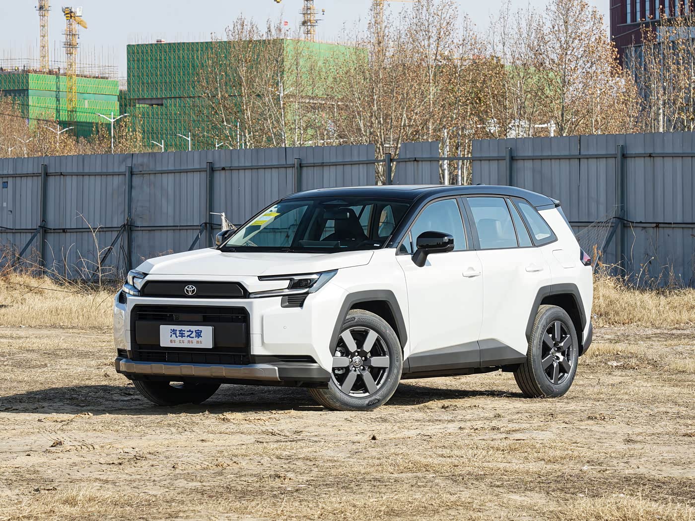 Rav4荣放 2026 款 2.0L四驱豪华版