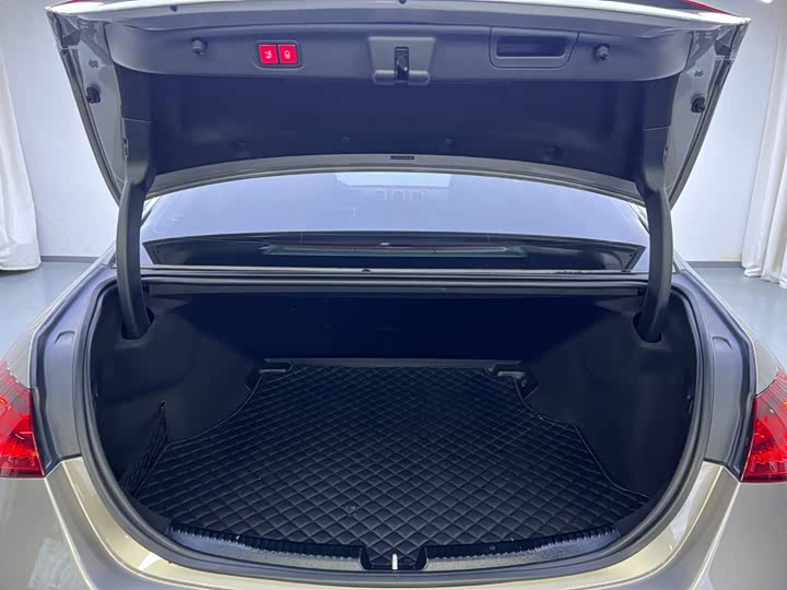 奔驰C级 2022款 C 260 L 运动版