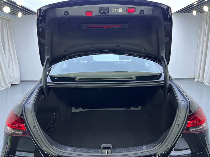 奔驰E级 2023款 改款 E 300 L 豪华型