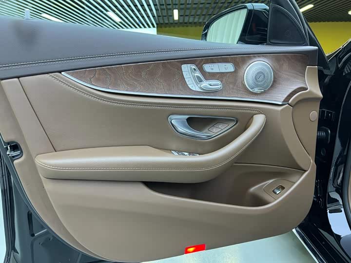 奔驰E级 2023款 改款 E 300 L 豪华型