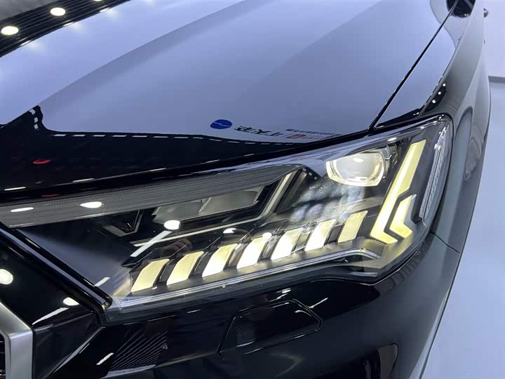 奥迪Q7 2022款 55 TFSI quattro S line运动型