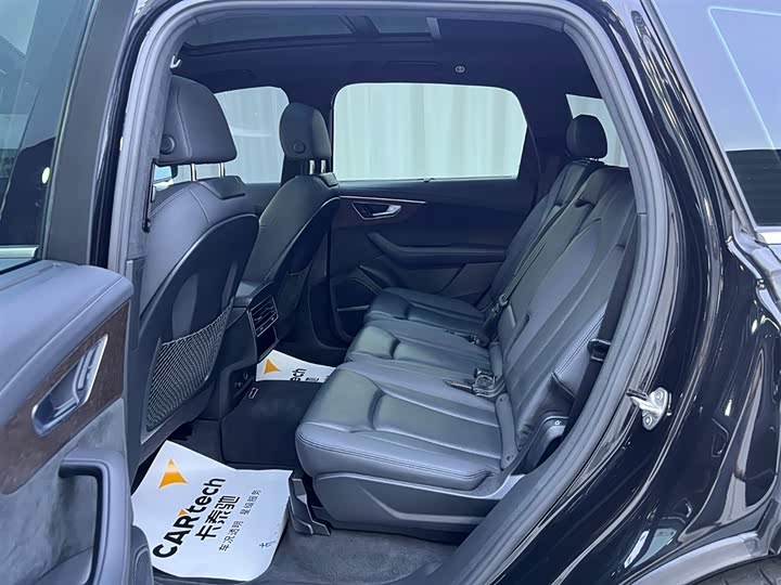 奥迪Q7 2022款 55 TFSI quattro S line运动型