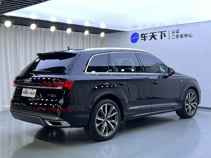 奥迪Q7 2022款 55 TFSI quattro S line运动型