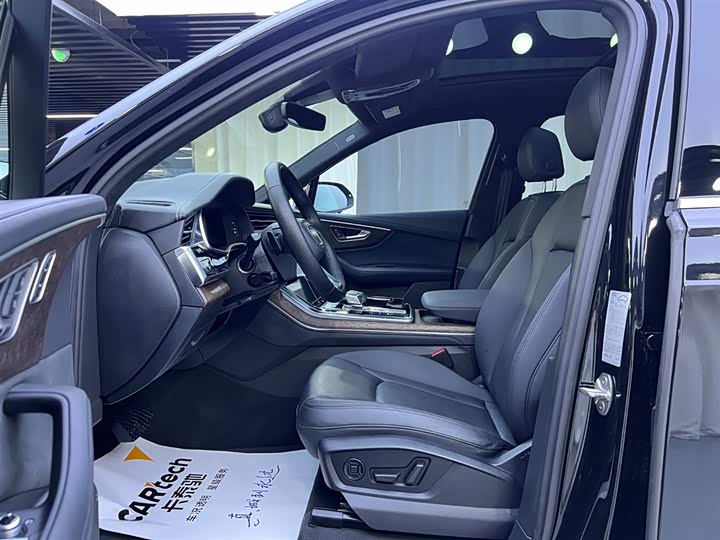 奥迪Q7 2022款 55 TFSI quattro S line运动型