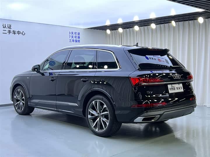 奥迪Q7 2022款 55 TFSI quattro S line运动型